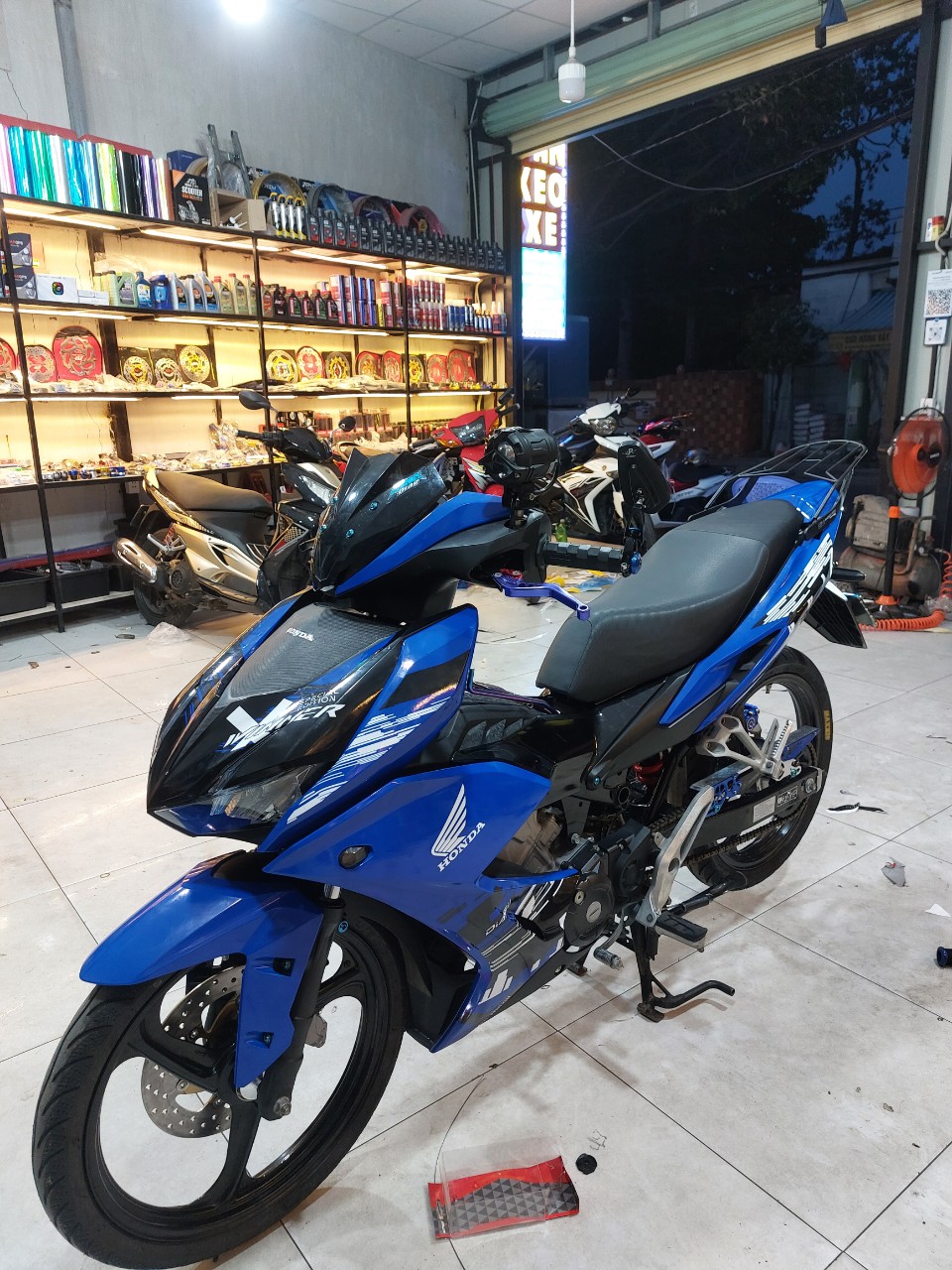 Thiết Kế Tem Trùm Xe cho Winner X tại Decal Phong Phú: