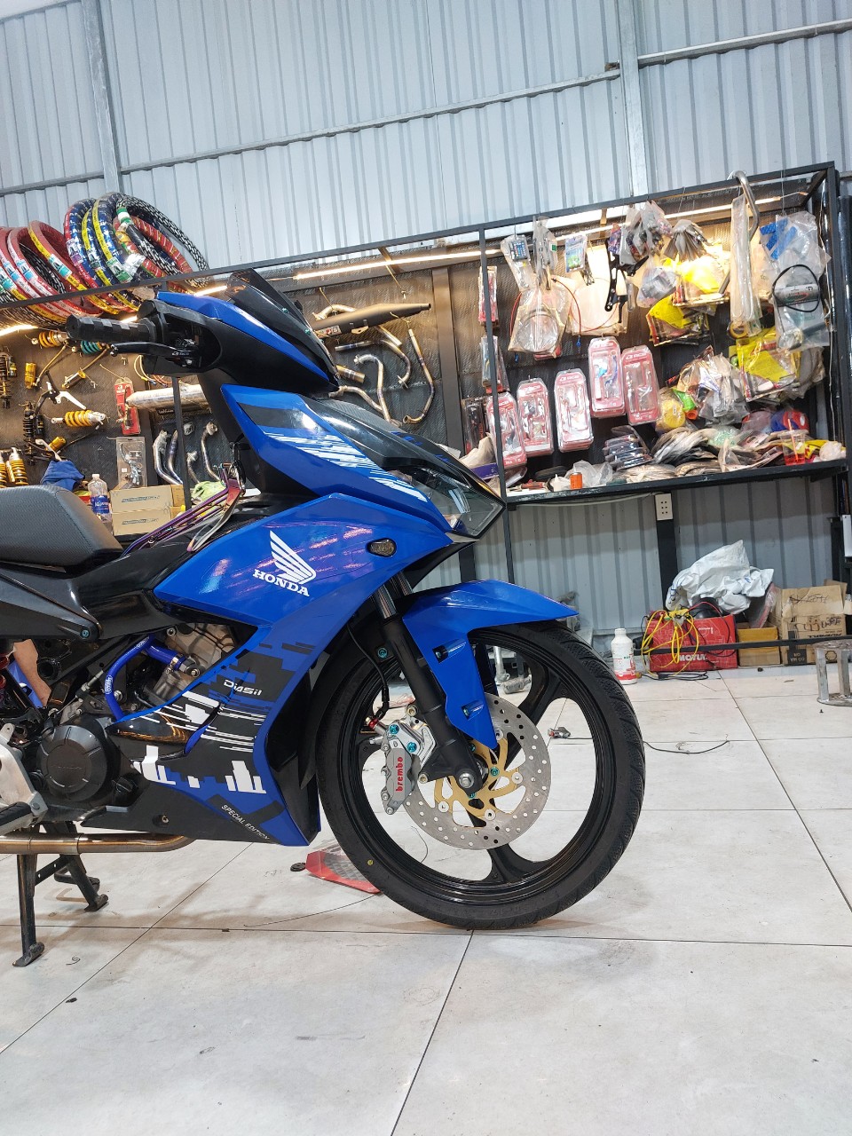 Thiết Kế Tem Trùm Xe cho Winner X tại Decal Phong Phú: