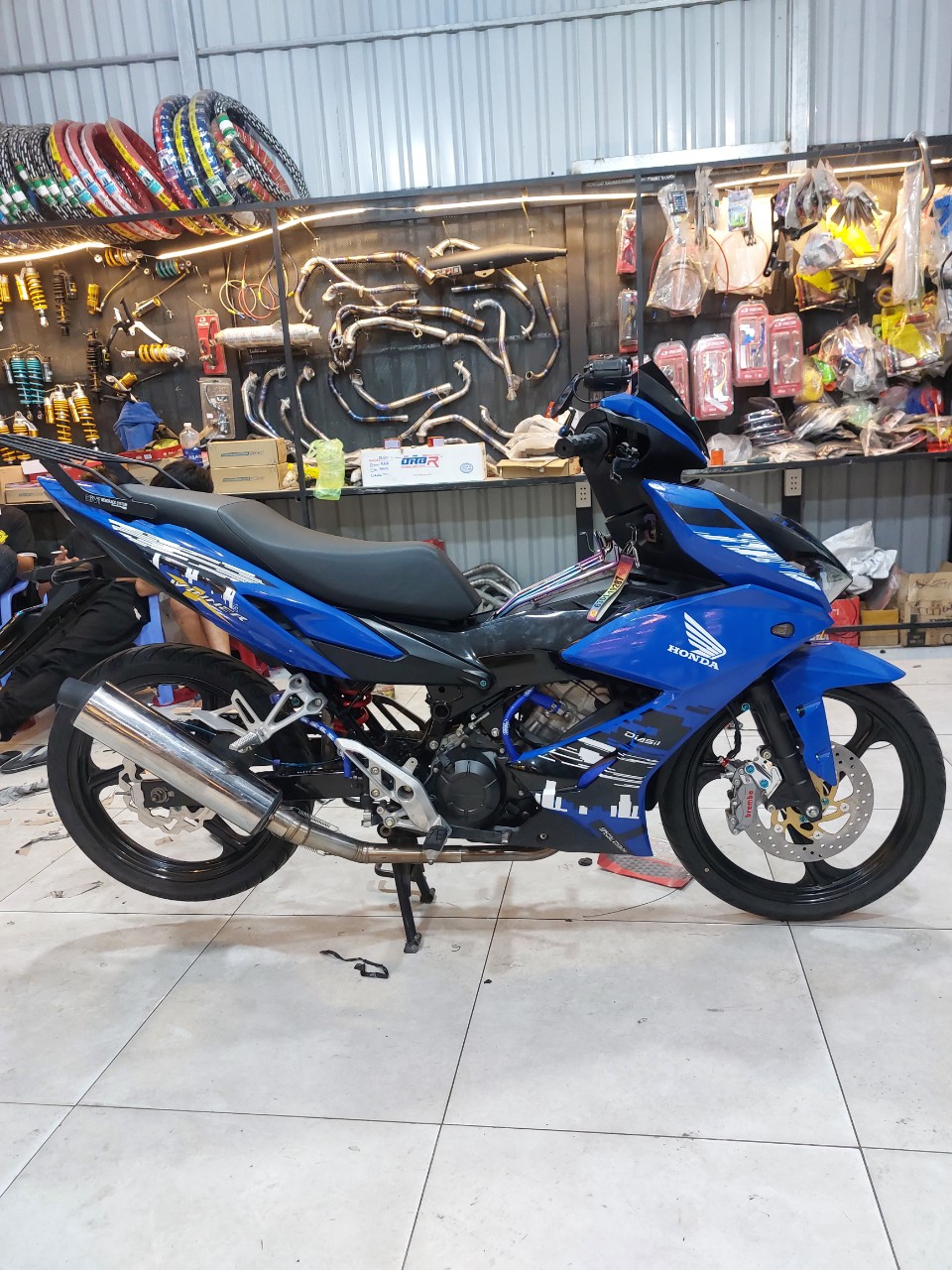 Thiết Kế Tem Trùm Xe cho Winner X tại Decal Phong Phú: