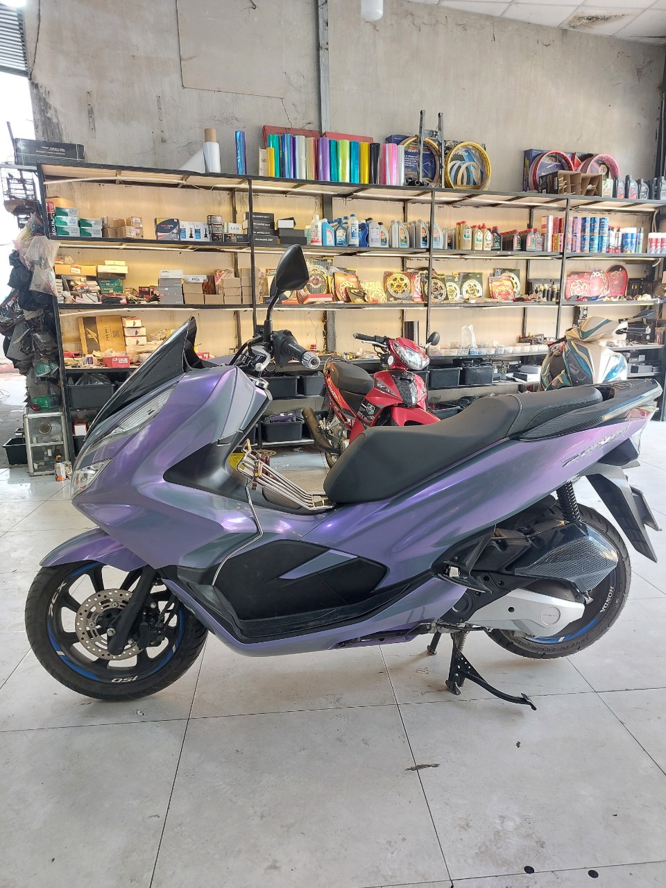 Dán Đổi Màu Xám Xi Măng Ánh Tím Cho Xe tại Decal Phong Phú