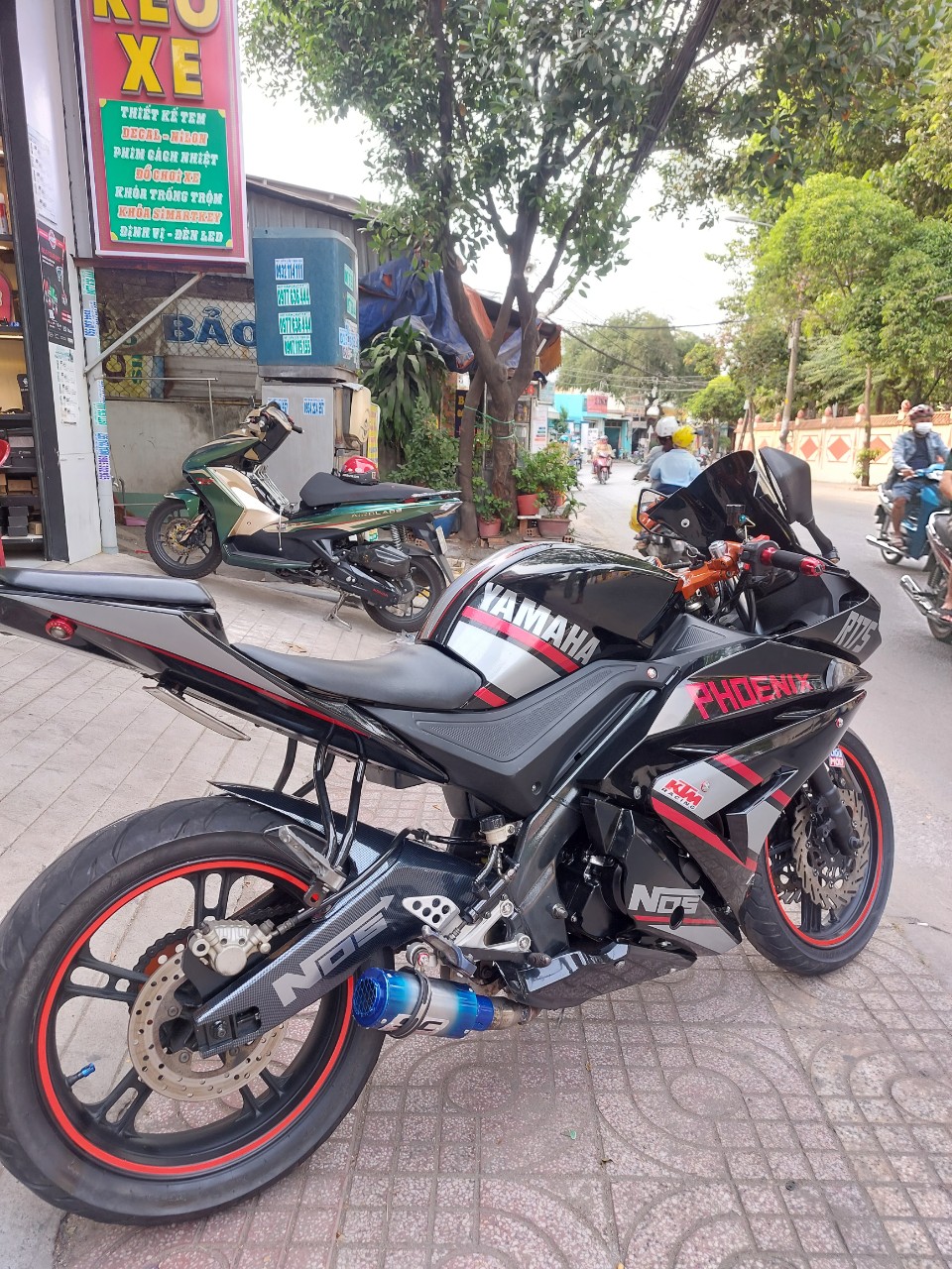 Chế Tem Mô Tô R175 Theo Yêu Cầu: Dịch Vụ Độc Đáo Tại Decal Thủ Đức