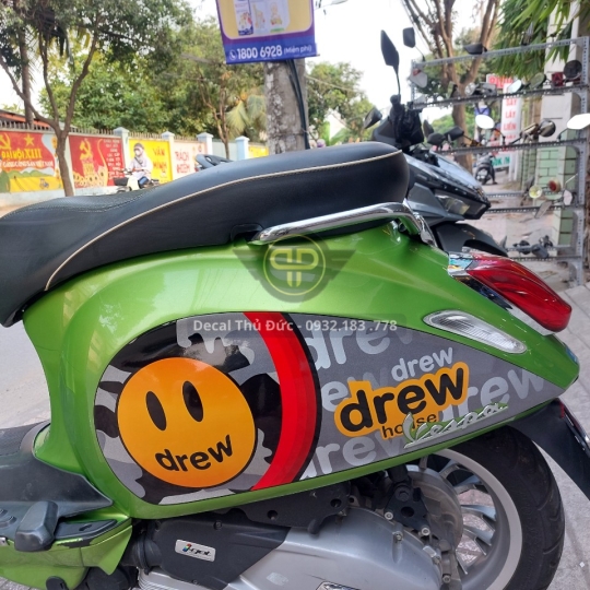 TEM RỜI VESPA SPRINT THIẾT KẾ SIÊU DỄ THƯƠNG